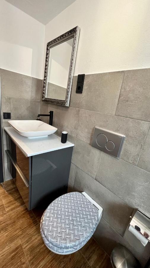 Franky House Am Nuerburgring Bed & Breakfast Quiddelbach