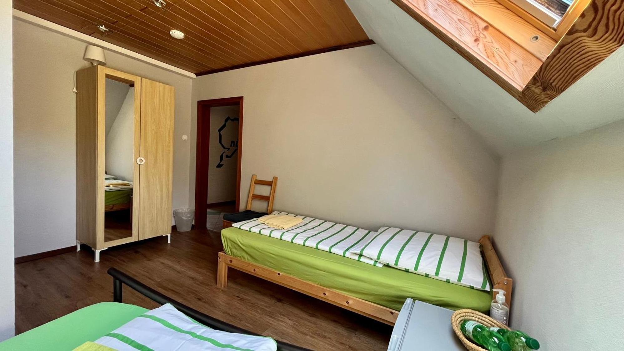 Bed & Breakfast Franky House Am Nuerburgring Quiddelbach