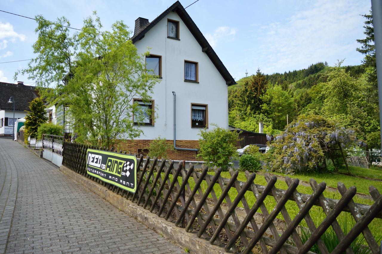 Franky House Am Nuerburgring Couette-café Quiddelbach